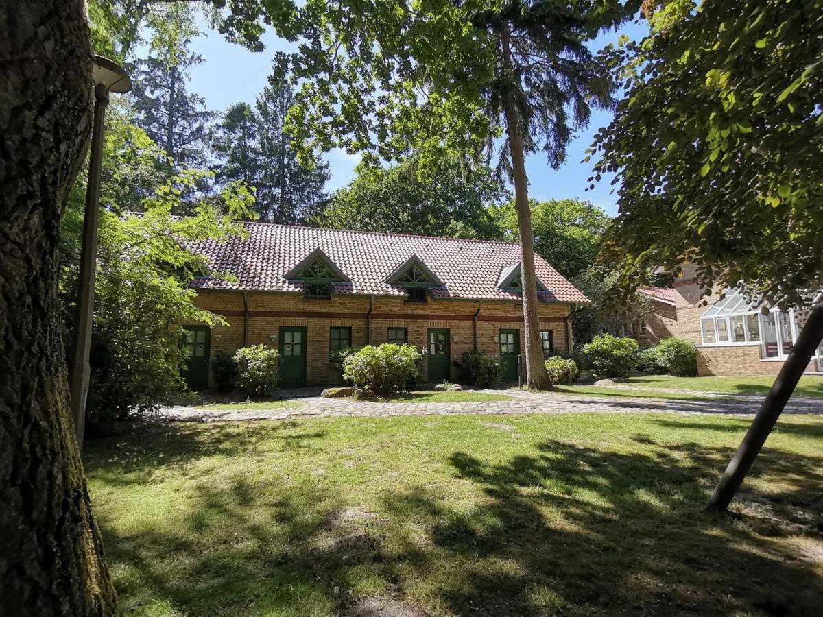 Hotel Schloesschen Sundische Wiese Zingst Esterno foto