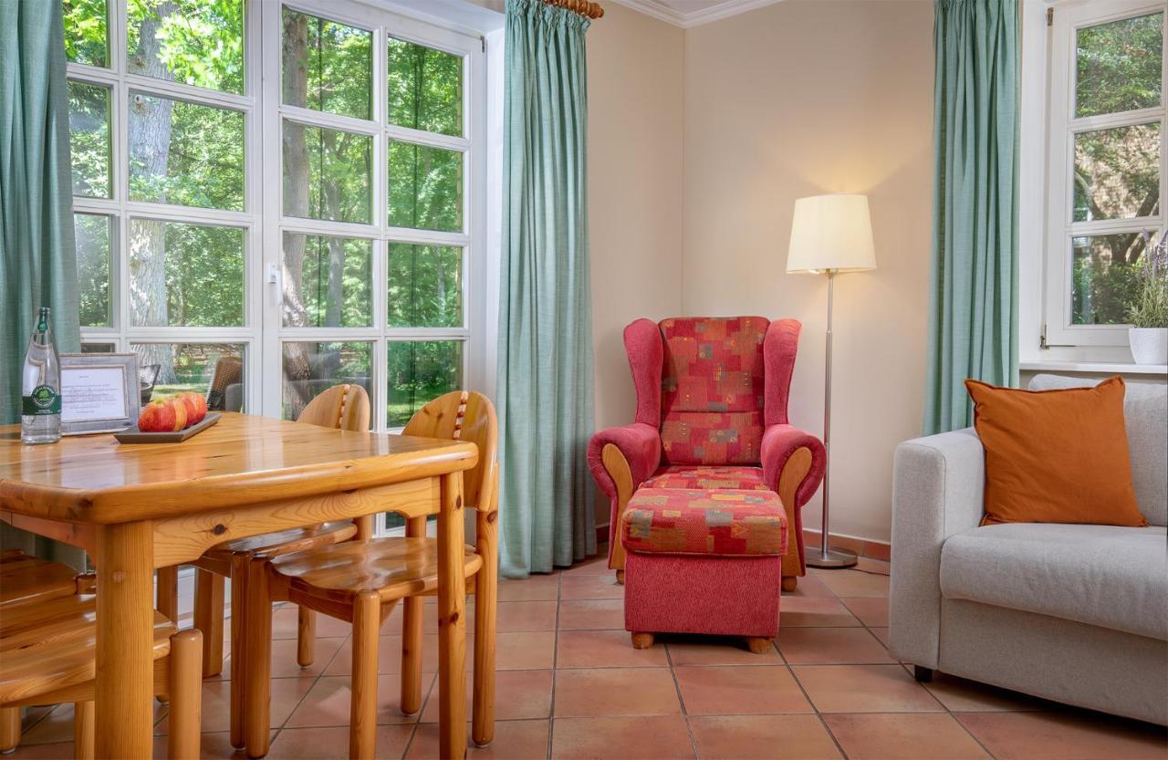 Hotel Schloesschen Sundische Wiese Zingst Esterno foto
