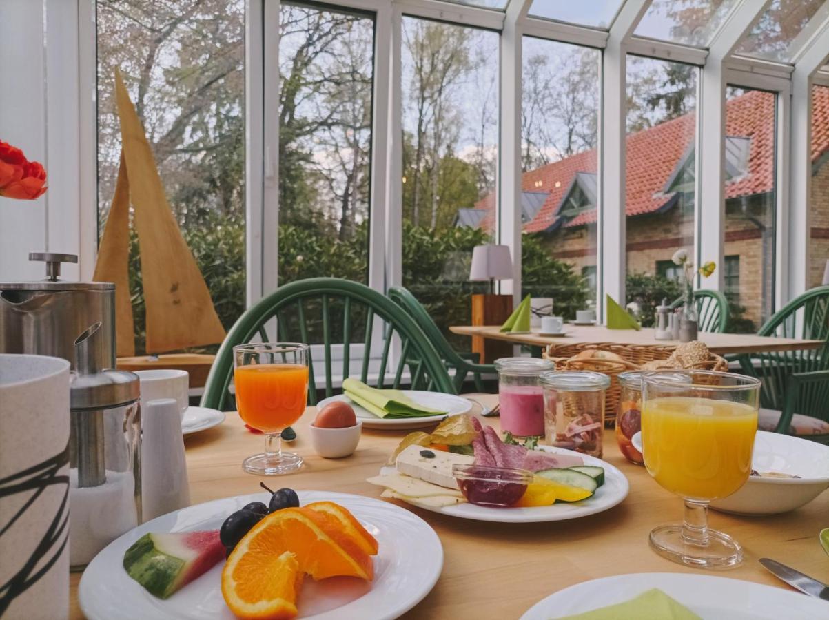 Hotel Schloesschen Sundische Wiese Zingst Esterno foto