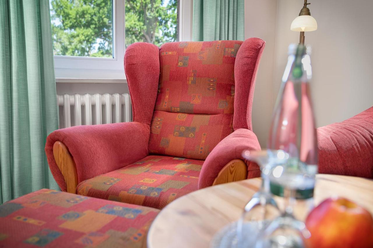 Hotel Schloesschen Sundische Wiese Zingst Esterno foto