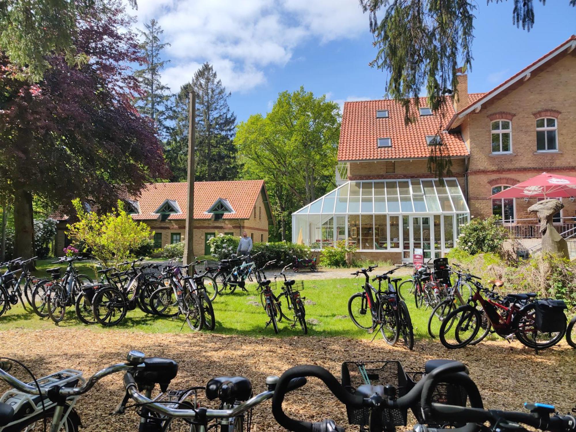 Hotel Schloesschen Sundische Wiese Zingst Esterno foto