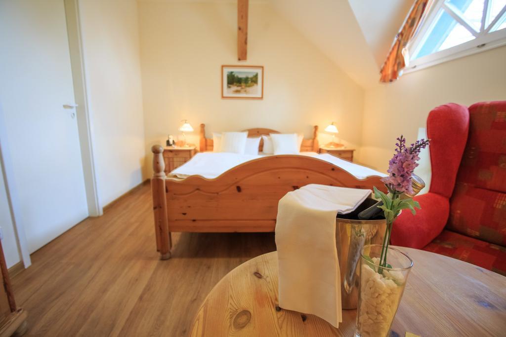 Hotel Schloesschen Sundische Wiese Zingst Esterno foto