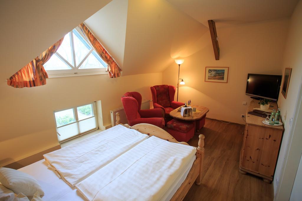 Hotel Schloesschen Sundische Wiese Zingst Esterno foto