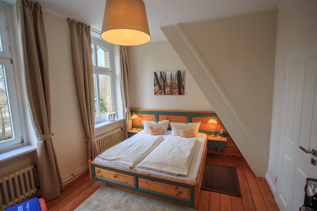 Hotel Schloesschen Sundische Wiese Zingst Esterno foto