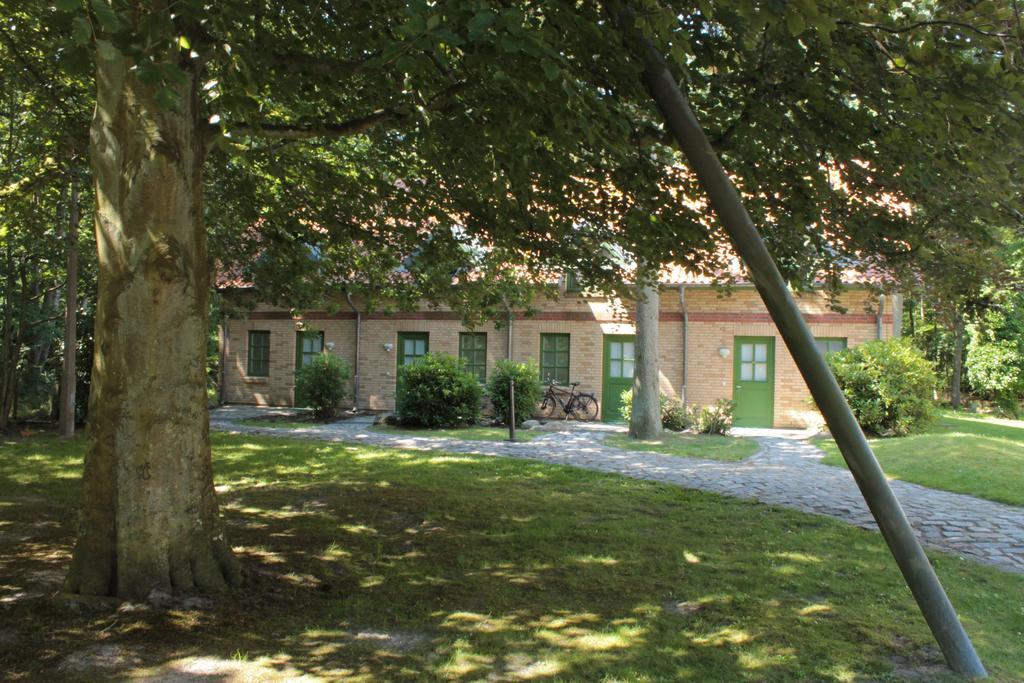 Hotel Schloesschen Sundische Wiese Zingst Esterno foto