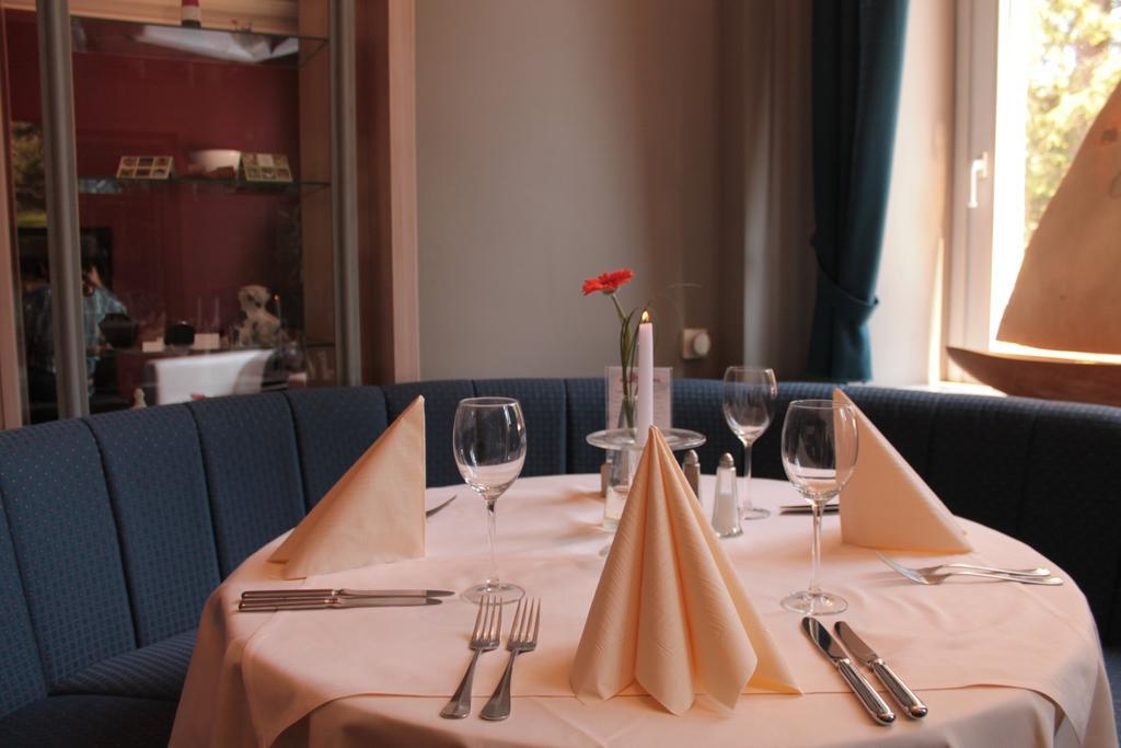 Hotel Schloesschen Sundische Wiese Zingst Esterno foto